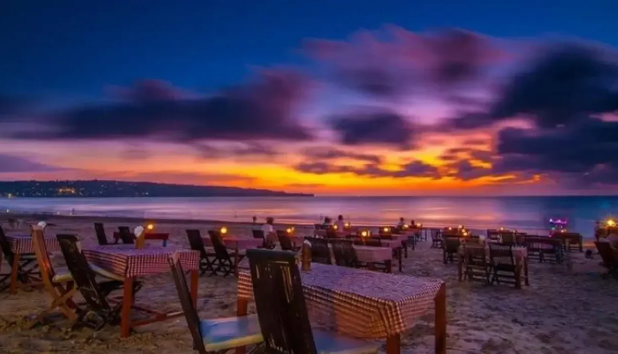 Keindahan Sunset di Pantai Jimbaran Bali